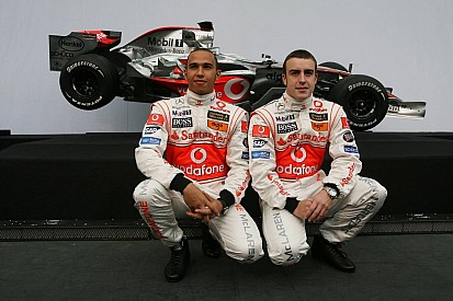 10 років тому: Презентація боліда Формули 1 McLaren MP4-22