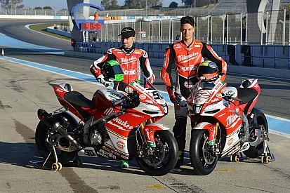 Aprilia luncurkan penantang WorldSBK 2017