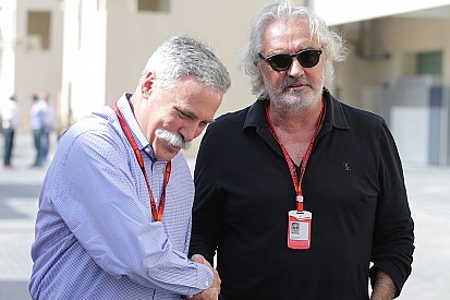 Briatore: "No han sido elegantes con Ecclestone"