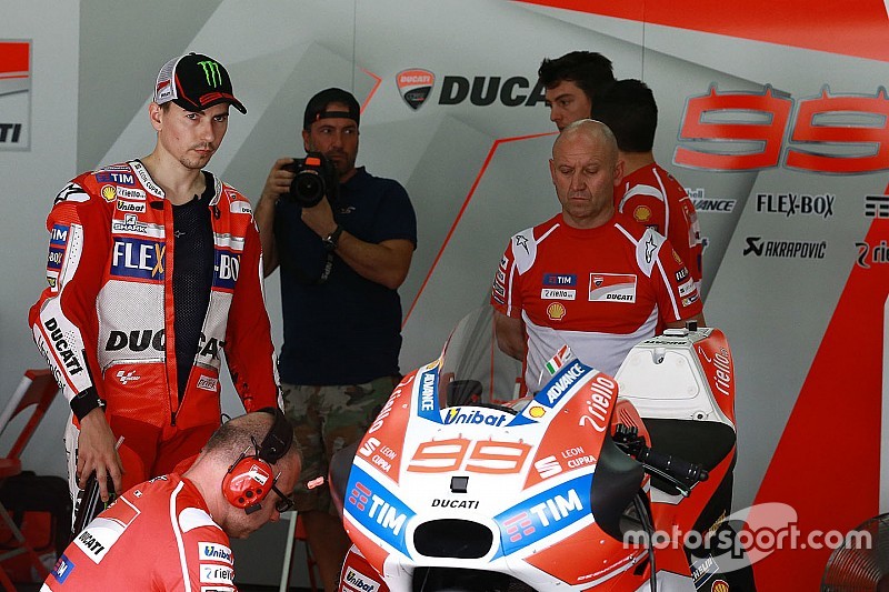 Lorenzo a choisi Pirro comme analyste de piste