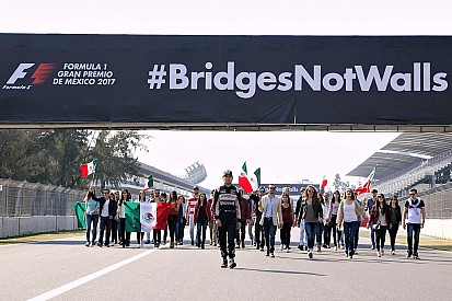 Video: Sergio Pérez y la campaña Bridges Not Walls
