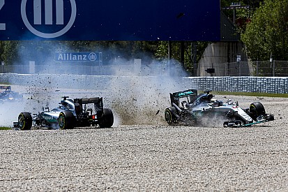 Rosberg: "Fui más agresivo porque Hamilton me aplastaba"