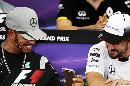 "Como fan, habría juntado a Alonso y Hamilton", dice Wolff