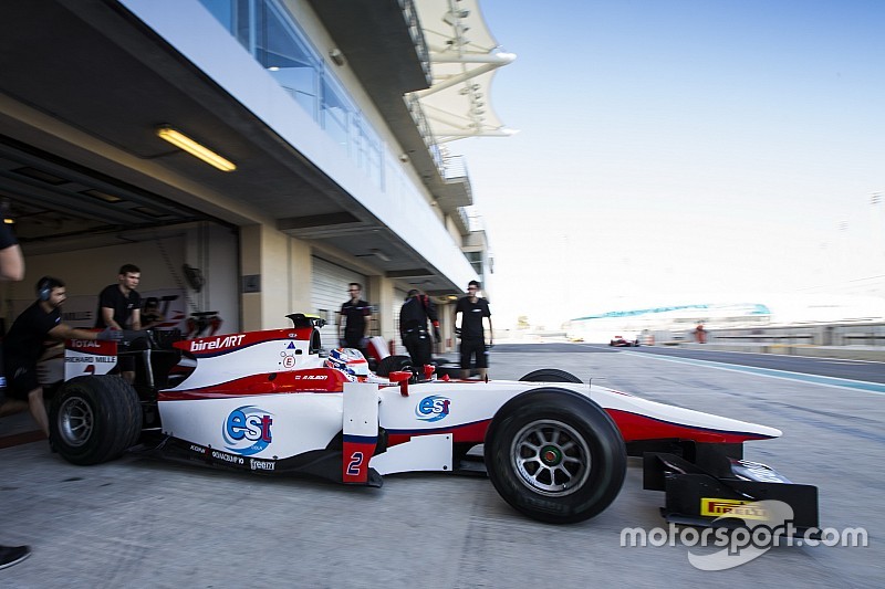 Pembalap Thailand, Albon, naik kelas ke GP2 2017