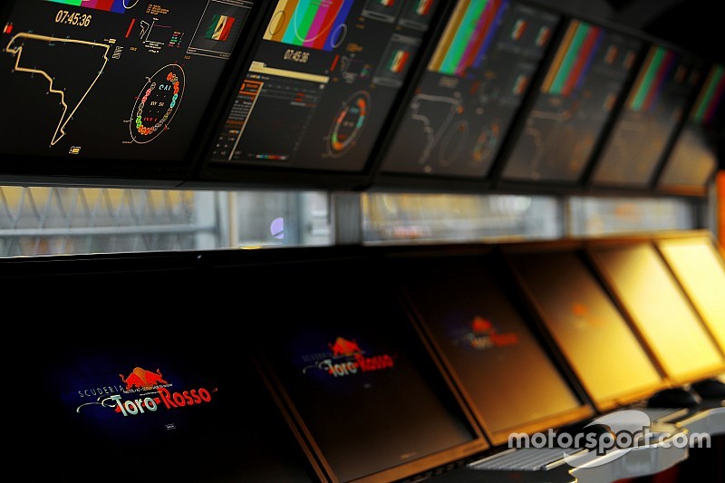 Toro Rosso interrumpe su primera prueba por un fallo en el ERS
