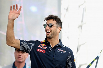 Daniel Ricciardo se convierte en un 'Twillonario"