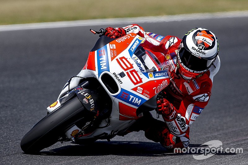 Янноне посоветовал Лоренсо меньше думать на Ducati