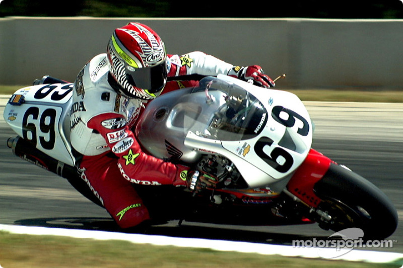 2000 und 2001: Erste Erfolge mit dem AMA Superbike