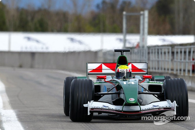 Mark Webber test ediyoryeni Jaguar R5