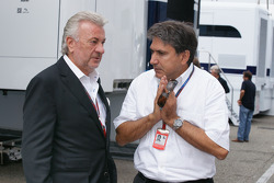 Менеджер Шумахера Віллі Вебер із Паскалем Латтунедду (Formula One Management)