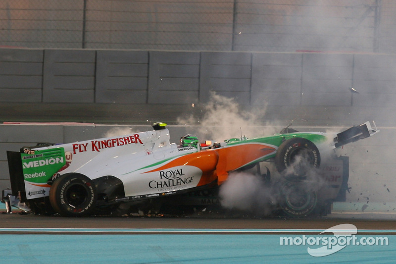 Вітантоніо Ліуцці, Force India F1 Team та Міхаель Шумахер, Mercedes GP crashed