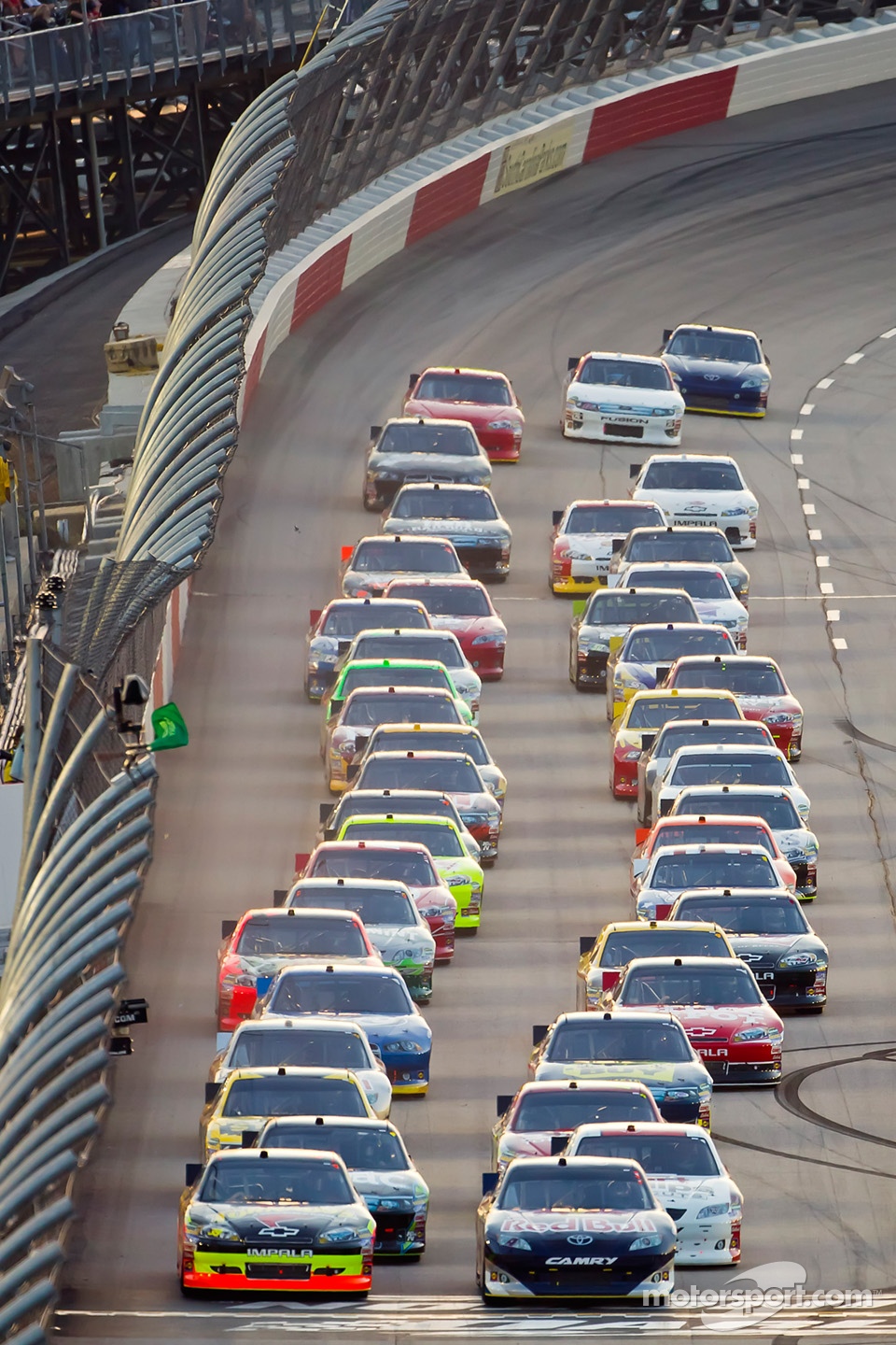 Start: Kasey Kahne, Red Bull Racing Team Toyota and Ryan Newman, Stewart-Haas Racing Chevrolet lead the field