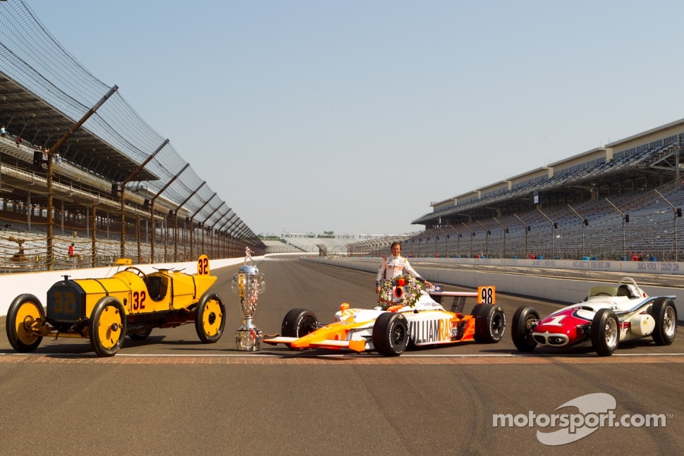 Winners photoshoot: Dan Wheldon, Bryan Herta Autosport with Curb / Agajanian poses with the 1911 winner Marmon Wasp of Ray Harroun, the 1961 winner Trevis Offenhauser of A.J. Foyt and the 2011 winner Dallara Honda