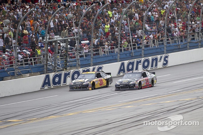 Talladega 2011: Clint Bowyer und Jeff Burton