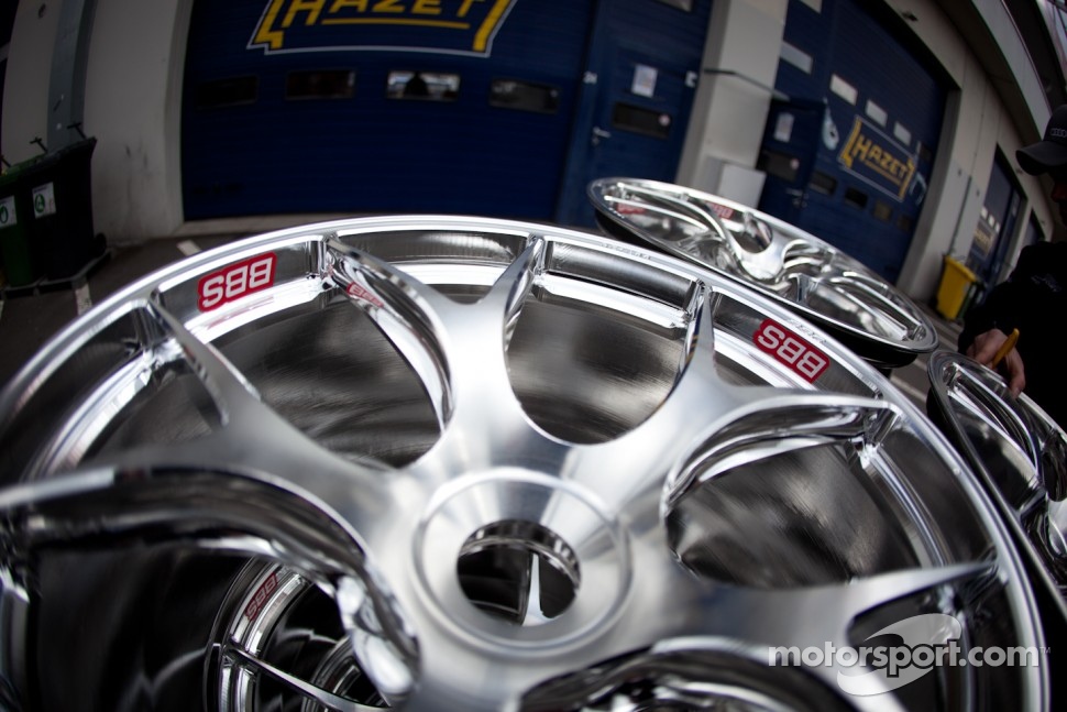 http://cdn-7.motorsport.com/static/img/mgl/1400000/1400000/1402000/1402200/1402217/s1_1.jpg