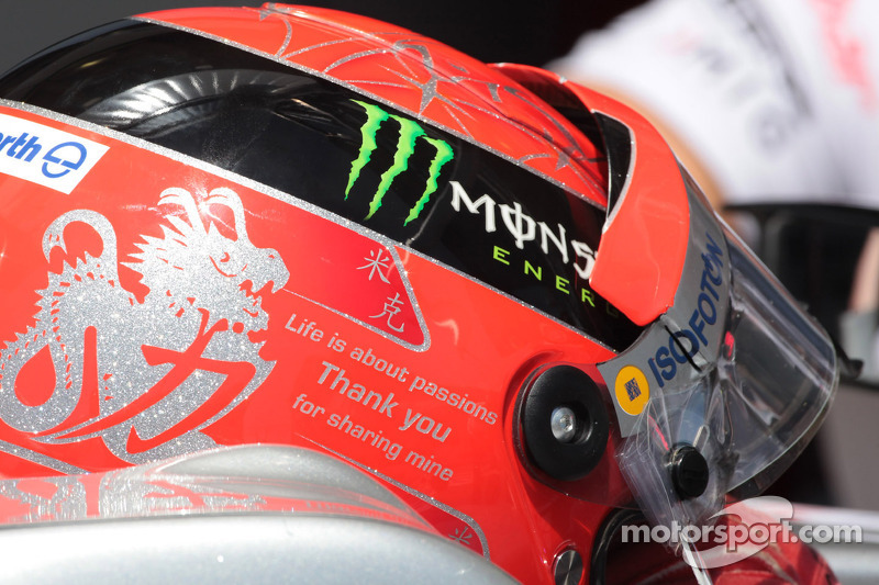 Eine Dankesbotschaft am Helm von Michael Schumacher