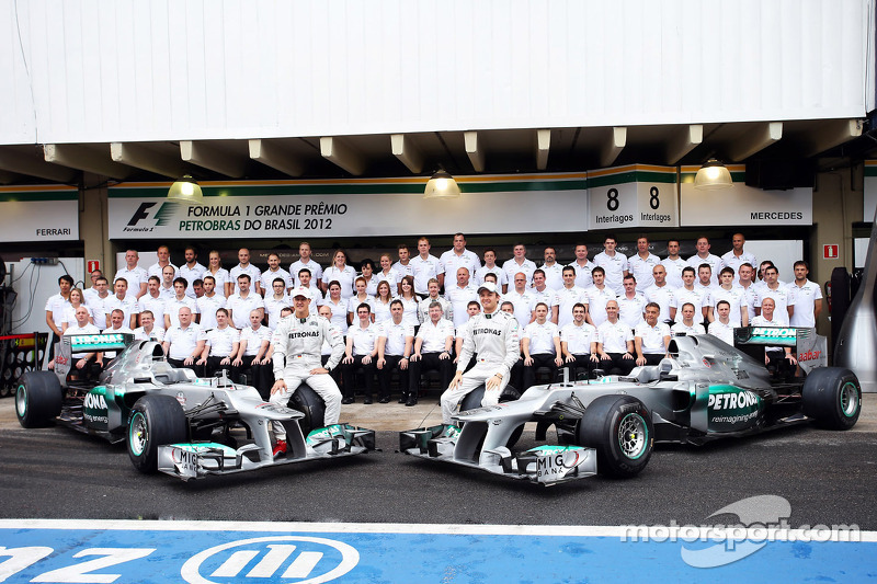 Ein letztes Foto mit dem gesamten Mercedes-Team