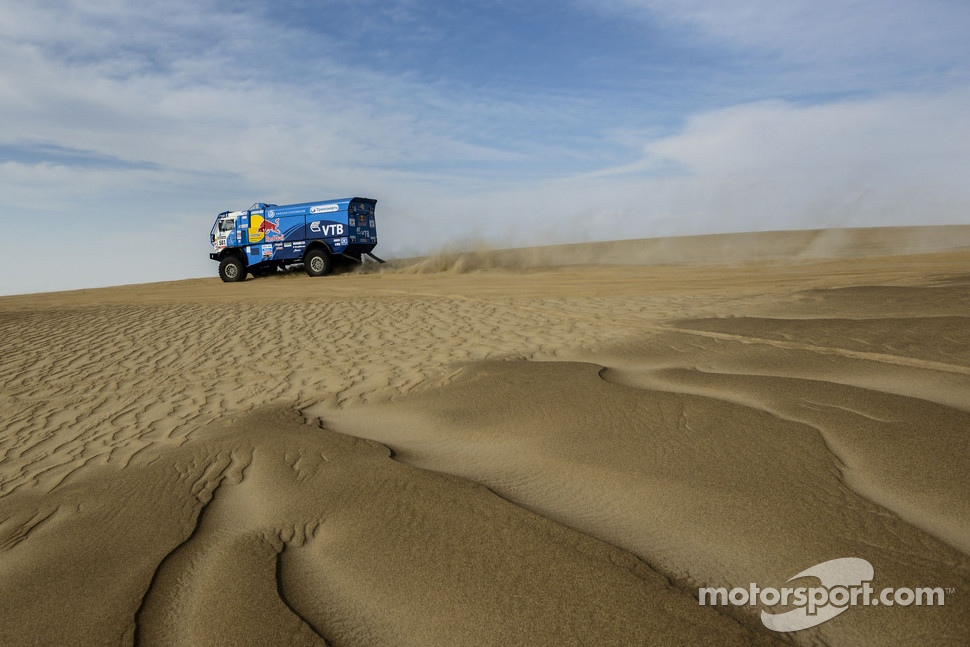 #501 Kamaz: Eduard Nikolaev, Sergey Savostin, Vladimir Rybakov