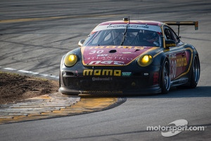 #30 MOMO/NGT Motorsport Porsche GT3: Jakub Giermaziak, Henrique Cisneros, Sean Edwards, Patrick Pilet
