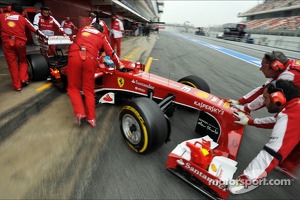 Fernando Alonso, Ferrari F138 in the pits
