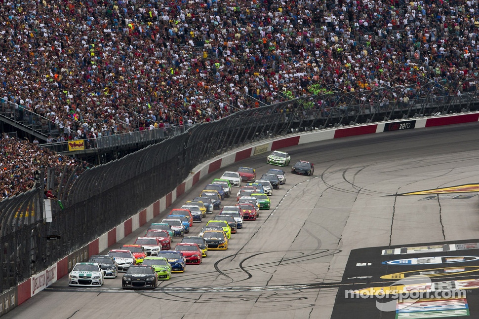 Start: Kurt Busch, Furniture Row Racing Chevrolet leads