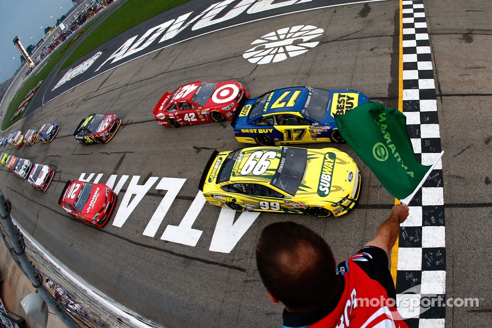 Start: Ricky Stenhouse Jr., Roush Fenway Racing Ford leads