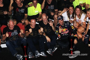 Race winner and World Champion Sebastian Vettel, Red Bull Racing celebrates with, Red Bull Motorsport Consultant; Adrian Newey, Red Bull Racing Chief Technical Officer; Christian Horner, Red Bull Racing Team Principal and the team