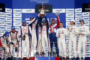 Overall podium: race winners Anthony Davidson, Nicolas Lapierre, Sebastien Buemi, second place Alexander Wurz, Stéphane Sarrazin, Kazuki Nakajima, third place Mark Webber, Brendon Hartley, Timo Bernhard