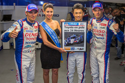 Pole winner Kazuki Nakajima celebrates with Alexander Wurz, Stéphane Sarrazin and Miss Le Mans