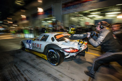 进站:#23 Rowe Racing,梅赛德斯-奔驰 SLS AMG GT3: Klaus Graf, Jan Seyffarth, Thomas Jäger, Richard Göransson