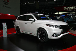 Mitsubishi Outlander PHEV Concept S