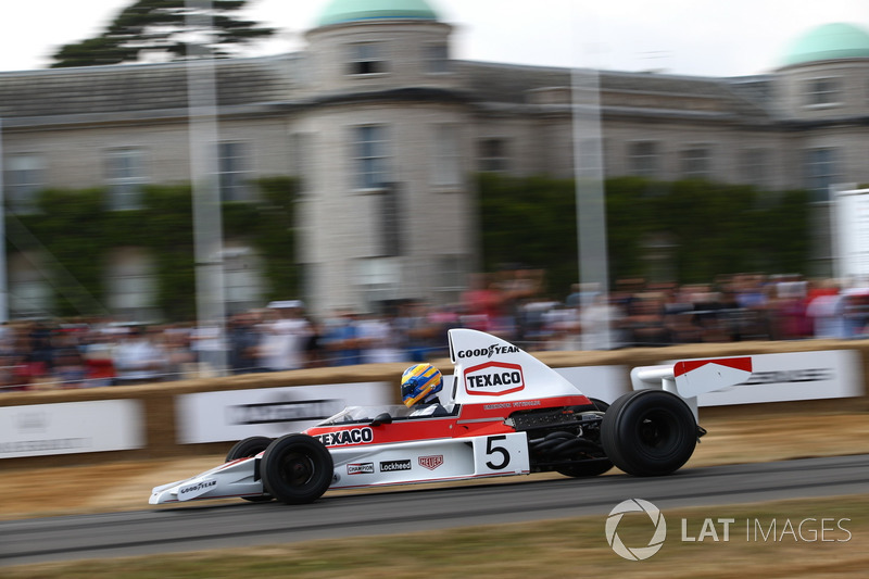 Rudy van Buren in de McLaren M23.