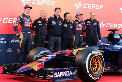 Scuderia Toro Rosso STR10, Max Verstappen, Scuderia Toro Rosso; Paolo Marabini, Responsabile del Des