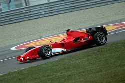 Michael Schumacher testet den neuen Ferrari für die Formel-1-Saison 2006