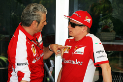 Maurizio Arrivabene, Ferrari Team Principal con Kimi Raikkonen, Ferrari