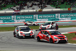 Pepe Oriola, SEAT Leon Racer, Craft Bamboo Racing LUKOIL, und Gianni Morbidelli, Honda Civic TCR, We