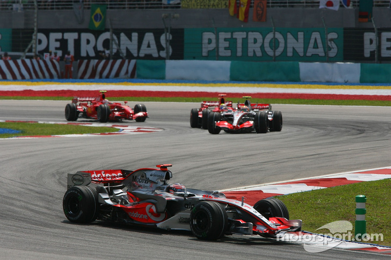 Фернандо Алонсо, McLaren Mercedes, MP4-22