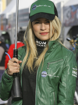 Chica del Paddock