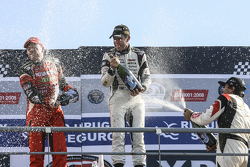 Champagne Guillermo Ortelli, JP Racing Chevrolet y Juan Manuel Silva, Catalan Magni Motorsport Ford,