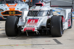 Difficoltà per l'Audi R18 e-tron quattro #8 del team Audi Sport Team Joest: Lucas di Grassi, Loic Duval, Oliver Jarvis