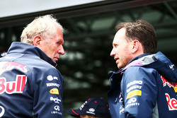 Dr. Helmut Marko, asesor de Red Bull Motorsport con Christian Horner, de Red Bull Racing Team Princi