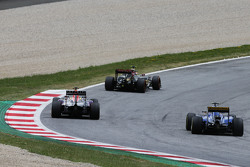 Daniil Kvyat, Red Bull Racing RB11 y Felipe Nasr, Sauber C34,