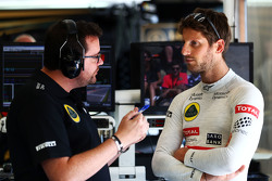 (De izquierda a derecha): Julien Simon-Chautemps, Lotus F1 Team ingeniero de carrera con Romain Gros