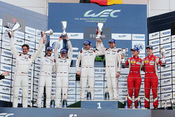 GTE Pro class podio: vincitori Richard Lietz, Michael Christensen, Porsche Team, secondo posto Frédé