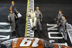 Il vincitore Carl Edwards, Joe Gibbs Racing Toyota