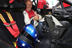 Hans-Joachim Stuck mit dem Audi RS 5 DTM-Renntaxi