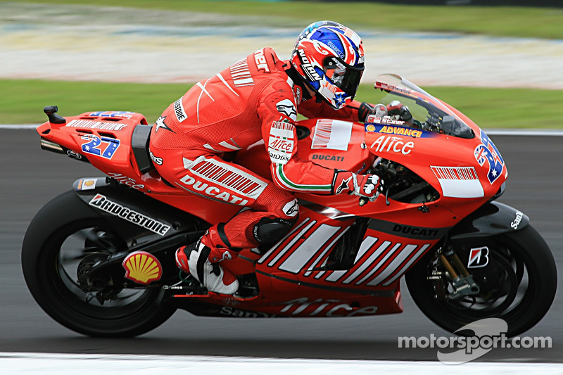 Casey Stoner, Ducati Marlboro Team, merajai MotoGP era mesin 800 cc dengan memenangi 10 balapan dan 14 podium dari 18 lomba pada 2007 di atas Ducati Desmosedici GP7.