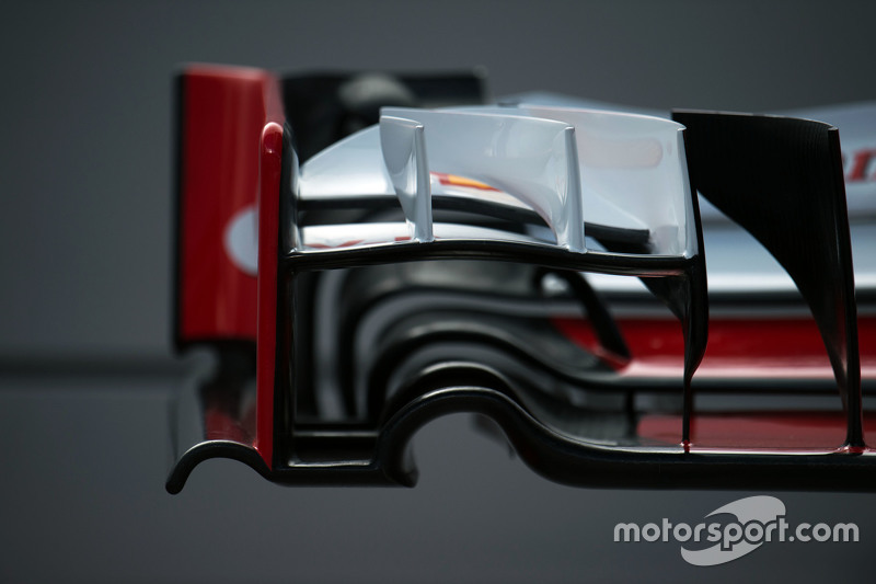 Ferrari SF15-T переднє крило в деталях