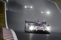 #18 Porsche Team Porsche 919 Hybrid: Romain Dumas, Neel Jani, Marc Lieb