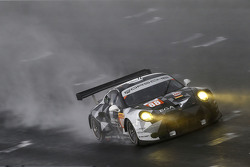 #88 阿布扎比博通车队 保时捷911 RSR:克里斯蒂安·里德、厄尔·班博、卡里德·阿尔库巴西